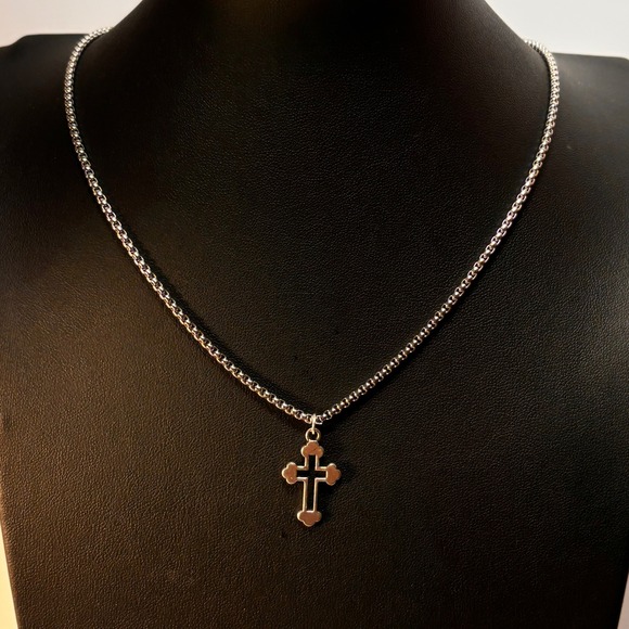 Jewelry - Cross Pendant Necklace Silver Box Chain Goth Dark Academia Minimalist 90s‎